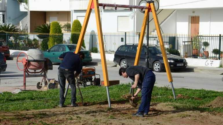 Δήμος Πατρέων: Απομακρύνει τα επικίνδυνα παιχνίδια από τις παιδικές χαρές